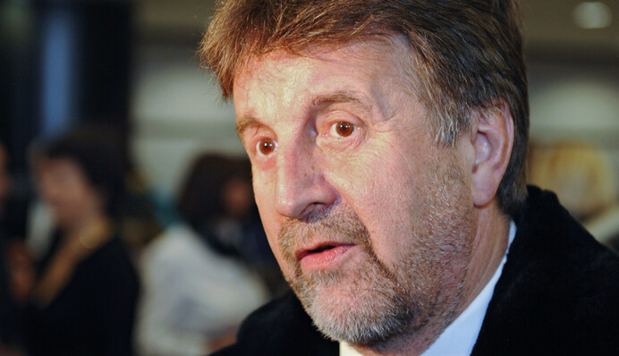 Почему включен, не знаю: актер-