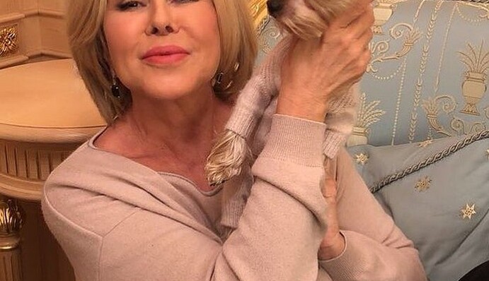 Появилось видео из самолета, где королева российского шансона устроила дебош