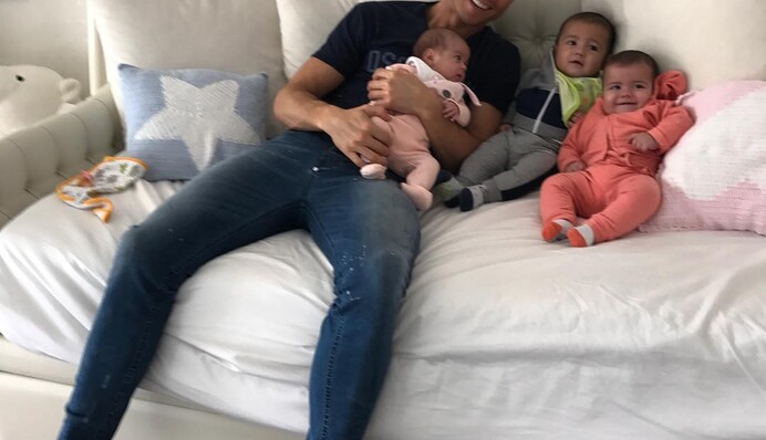 Заботливый отец Роналду похвастался детьми: трогательные фото