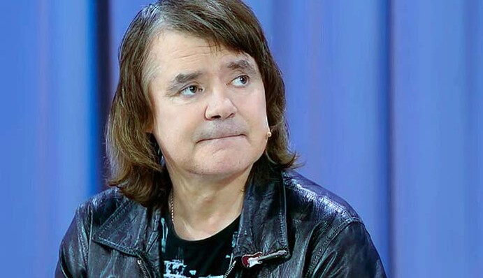 В России экстренно госпитализирован известный певец