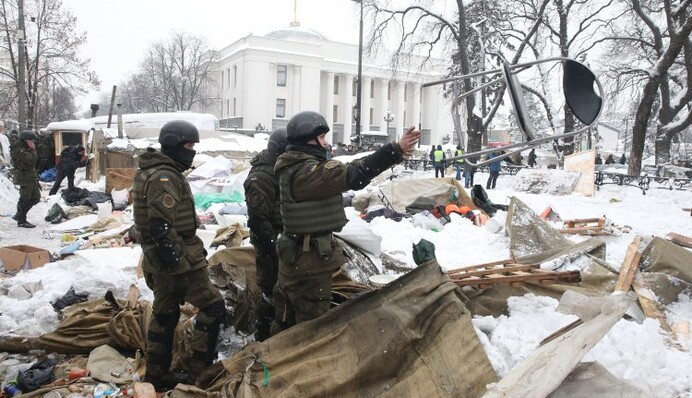 Стычки в центре Киева и грустная новость из мира животных: топ-10 самых интересных фото месяца