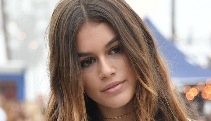 Дочь легендарной супермодели в купальнике восхитила длинными ногами: опубликовано фото