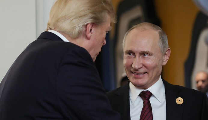 Посадить в клетку или поговорить: зачем Трамп позвал Путина в гости