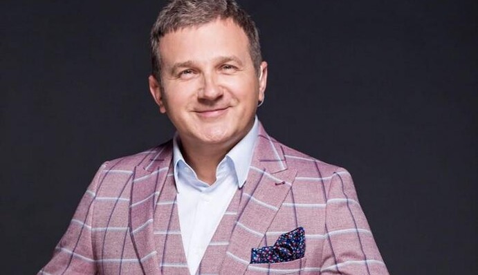 Наручники и зайцы Playboy: популярный украинский телеведущий похвастался пикантным фото