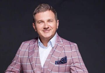 Наручники и зайцы Playboy: популярный украинский телеведущий похвастался пикантным фото