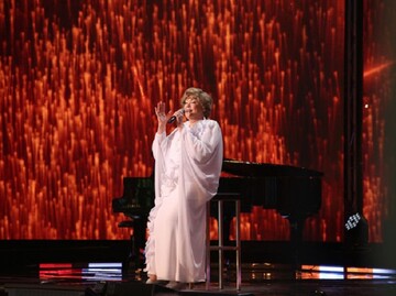 В России госпитализировали легендарную певицу