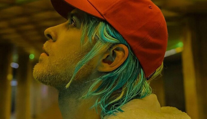 Бадоев сделал Барских кислотным Ангелом в новом клипе: опубликовано видео