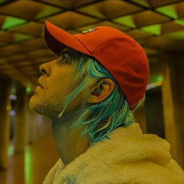 Бадоев сделал Барских кислотным Ангелом в новом клипе: опубликовано видео