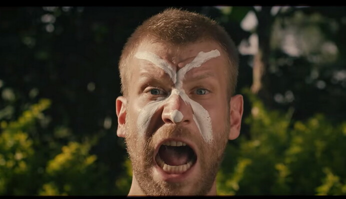 Дорн устроил в новом клипе зажигательные танцы с африканскими детьми: опубликовано видео