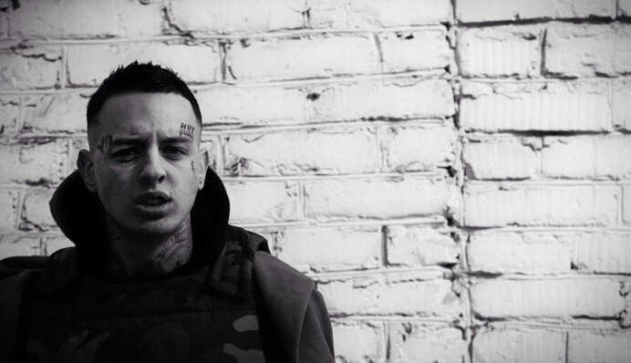 Популярный российский рэпер травмировался в ДТП в Украине: опубликовано видео