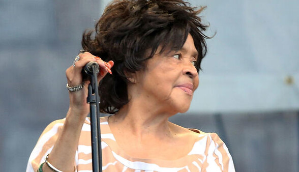 Умерла солистка группы The Staple Singers: фото и биография Ивонн Стейплз