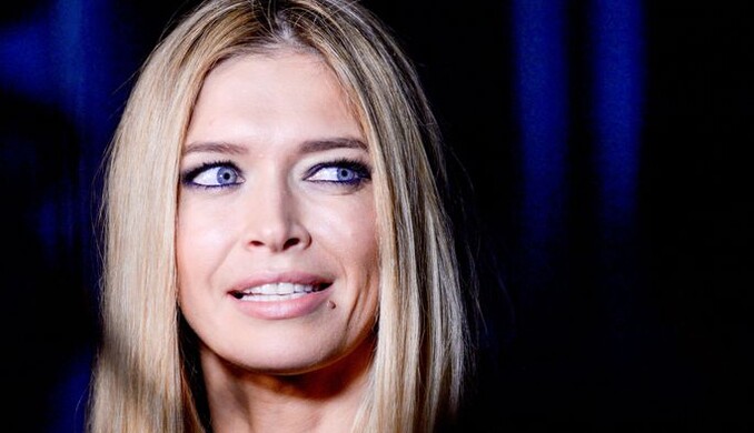 Украинская певица упала во время выступления в России: опубликовано видео