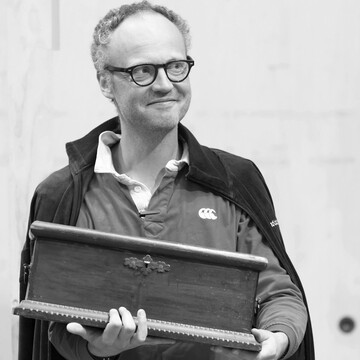 Умер известный британский актер: фото и биография