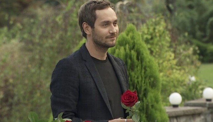 Холостяк-8: кто покинул шоу в шестом выпуске и кого поцеловал Ануси