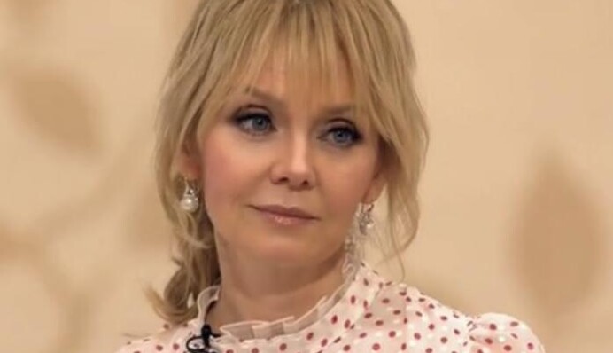 Известную певицу-