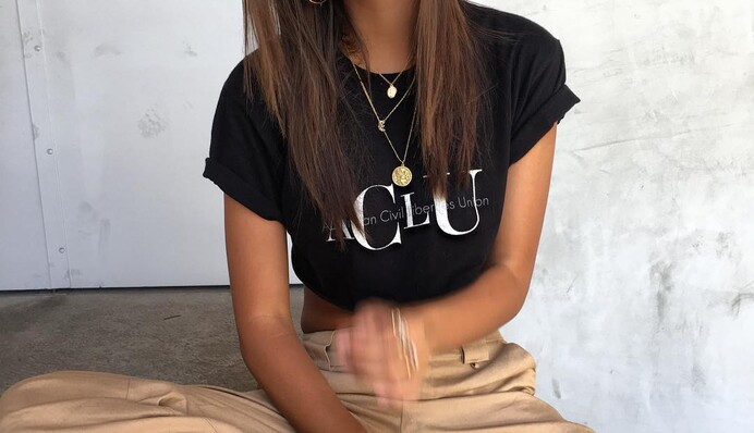 Известная модель намекнула на беременность: опубликовано фото