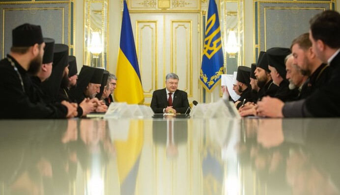 Небезпечний трюк Порошенка: що відомо про створення помісної церкви в Україні