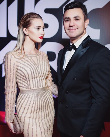 Не ревную: молодая жена украинского ресторатора показала видео его танца с другой женщиной