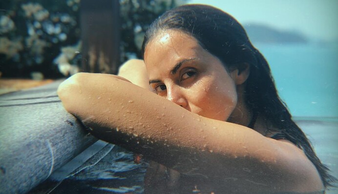 Каменских в купальнике похвасталась фигурой под водой: пикантное видео