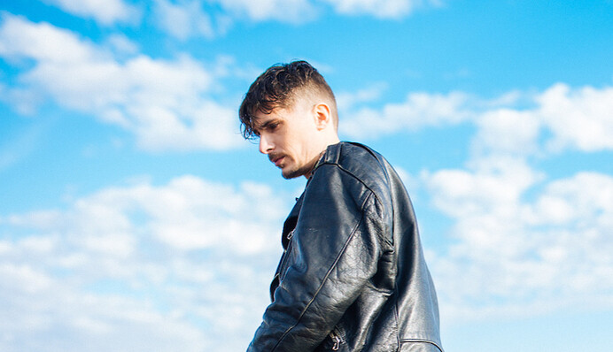 Украинский певец травмировался на съемках клипа: опубликованы фото