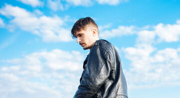 Украинский певец травмировался на съемках клипа: опубликованы фото