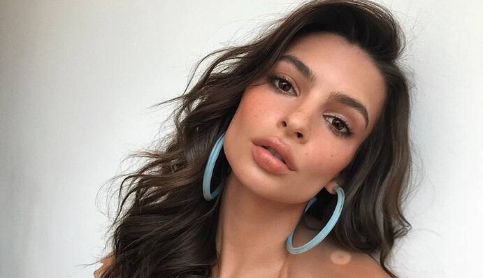 Известная модель взбудоражила сети голым фото