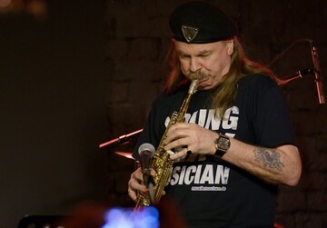 В России экстренно госпитализирован знаменитый музыкант