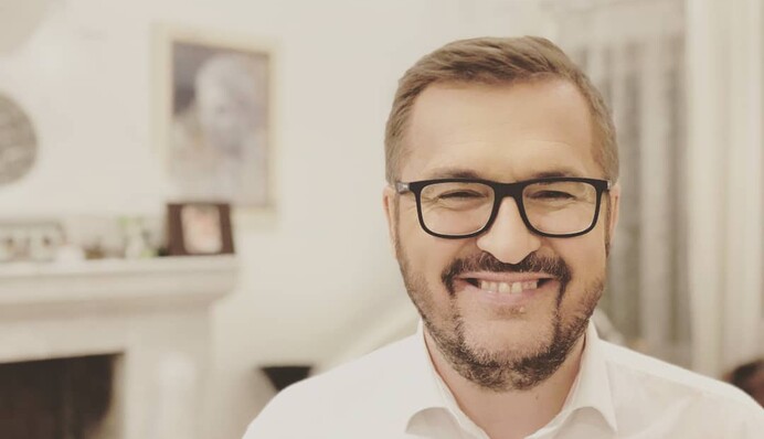 Украинский певец порадовал поклонников летней песней: опубликовано видео