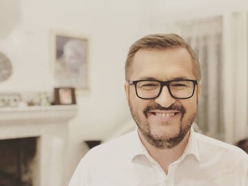 Украинский певец порадовал поклонников летней песней: опубликовано видео