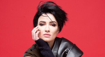 Свечи и лепестки роз: украинская певица поделилась пикантным фото в ванне