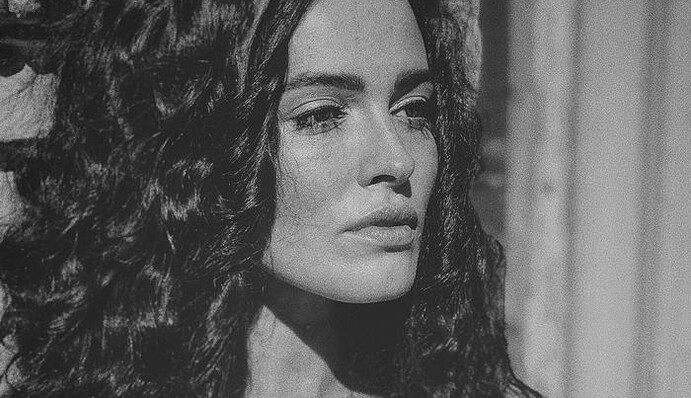 Голая Астафьева взволновала сети горячим фото