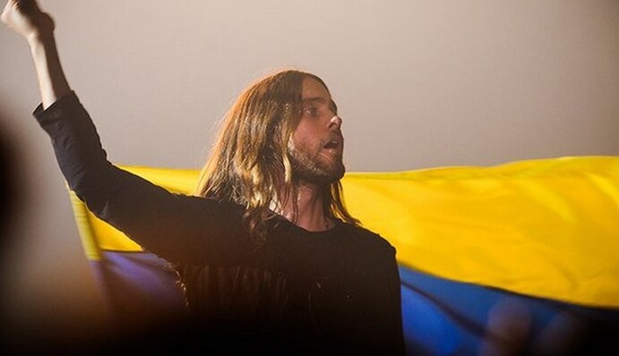 Украинский флаг, вареники и Иван Дорн: появились фото и видео Джареда Лето в Киеве
