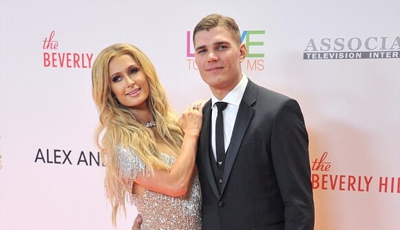 СМИ назвали дату свадьбы Пэрис Хилтон