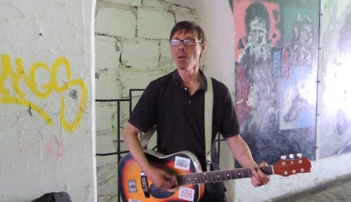 Известный российский музыкант попал в психбольницу после поножовщины