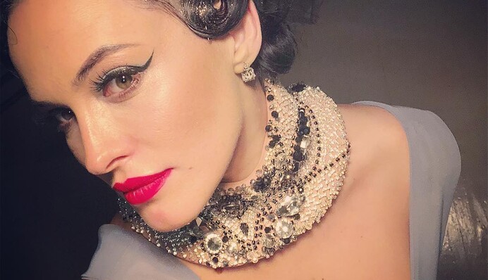 Талия в корсете: Астафьева порадовала пикантными фото