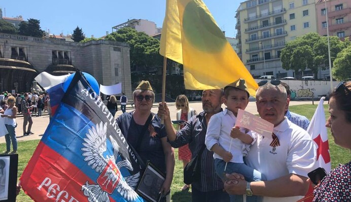 Фанаты россиянки Самойловой привезли на Евровидение флаги боевиков ДНР: опубликованы фото и видео