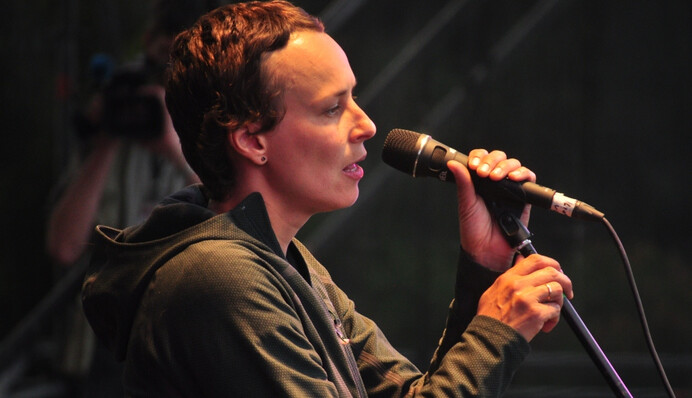 Чичерина на танке спела для боевиков ДНР: опубликованы фото