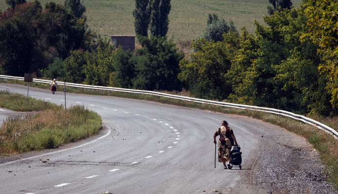 Украинским переселенцам массово перестали платить пенсии: что происходит