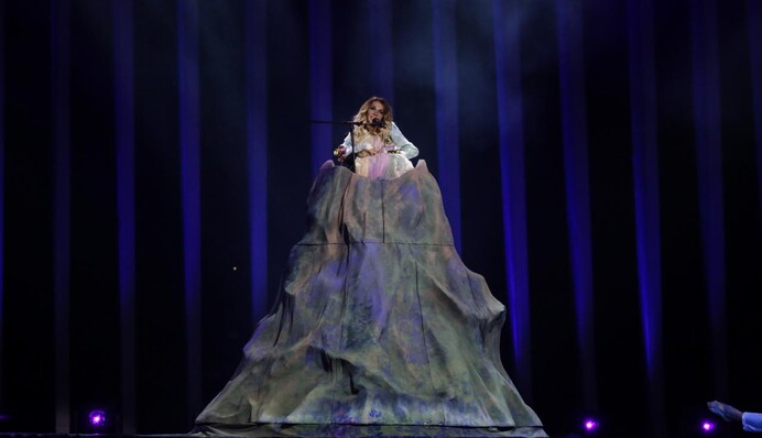 Гора и бэк-вокал: видео выступления Самойловой на Евровидении-2018