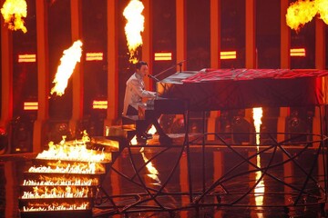 Рояль и горящая лестница: яркое видео выступления MELOVIN на Евровидении-2018