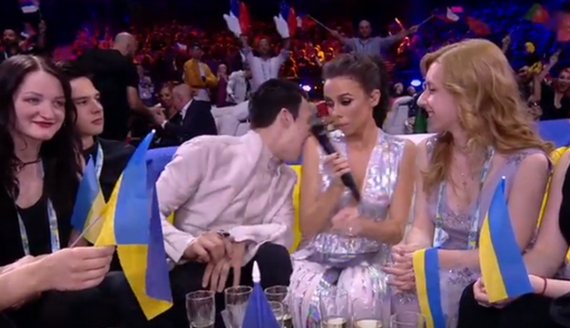 MELOVIN укусил ведущую Евровидения-2018: опубликованы фото