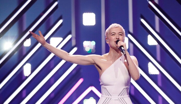 На финалистку Евровидения-2018 напали прямо на сцене: опубликовано видео