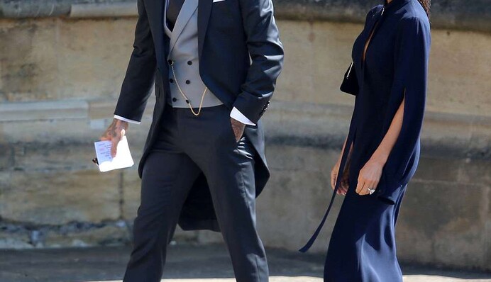 На свадьбу Гарри и Меган прибыли звездные гости и семья Миддлтон: опубликованы фото и видео