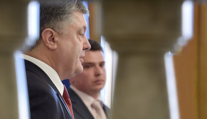 Попытка №3: Порошенко и соратники готовят на осень громкую отставку