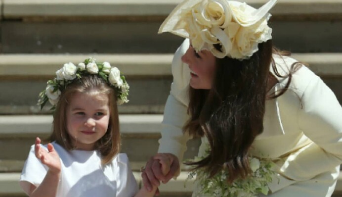 Небрежность или бережливость: в сети обсуждают старый наряд Кейт Миддлтон на свадьбе принца Гарри и Меган Маркл