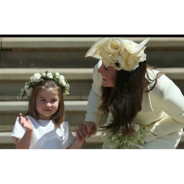 Небрежность или бережливость: в сети обсуждают старый наряд Кейт Миддлтон на свадьбе принца Гарри и Меган Маркл