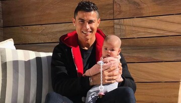 Роналду растрогал поклонников новым фото с детьми