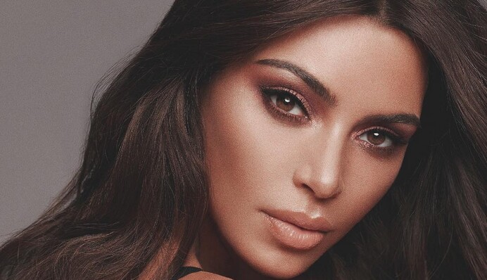 Знаменитая многодетная мать полностью разделась для рекламы: горячее фото