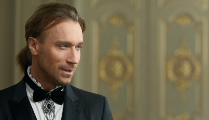 Винник в новом клипе предстал в образе принца: опубликовано видео