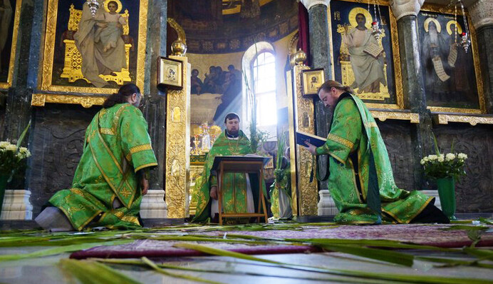 Троица: священник о смысле праздника и том, что нельзя и можно делать в этот день